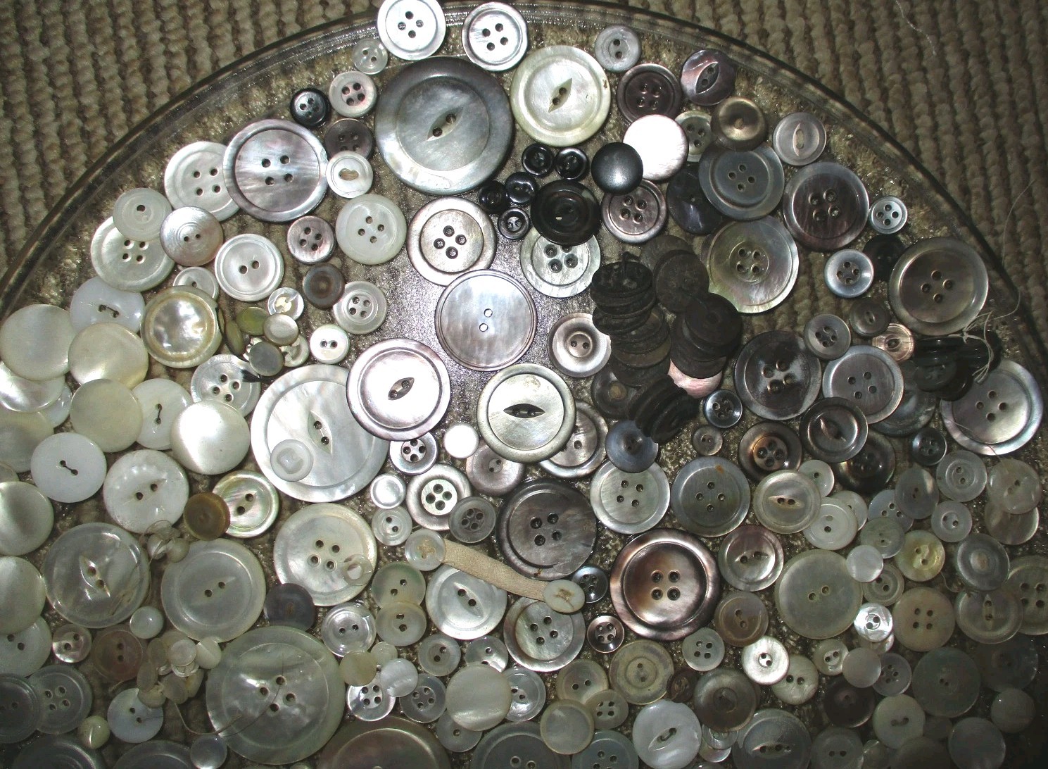 HUGE LOT ANTIQUE MOTHER OF PEARL MOP BUTTONS – SEW-THRU – IVORY SILVER PINK