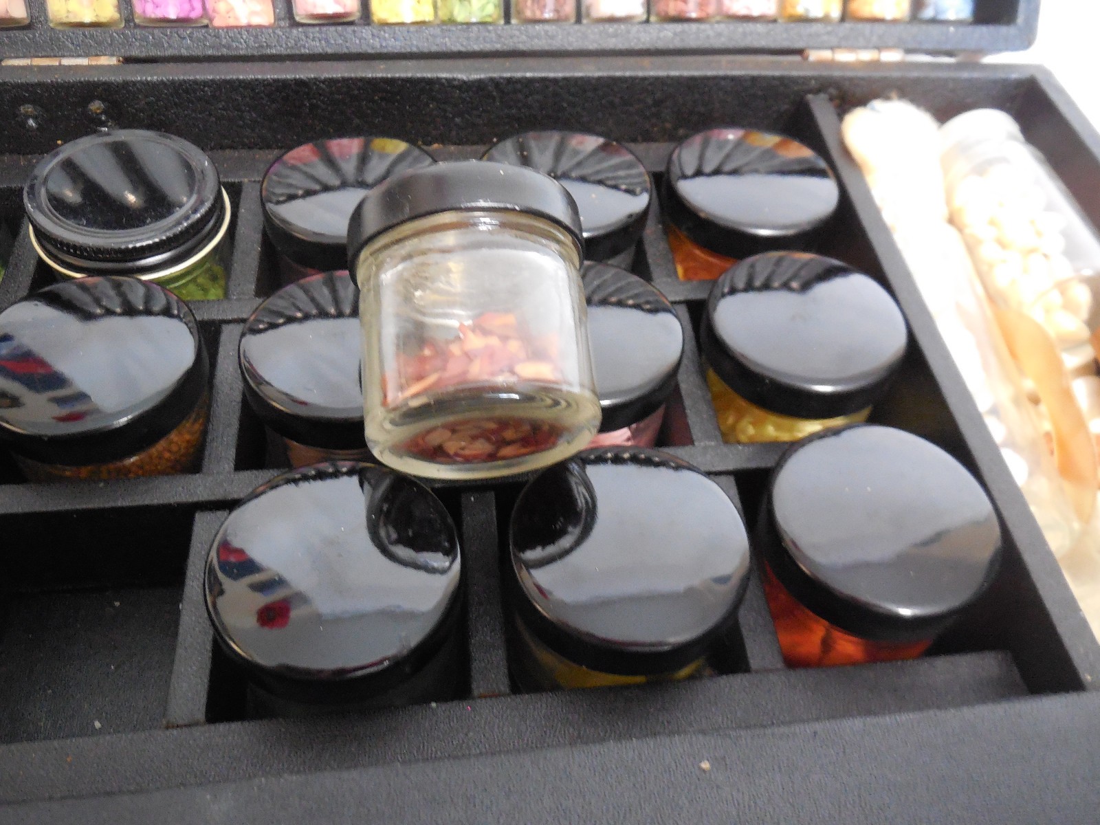 Antique 1920s Shell Craft Mosaic Case w/ 15 Vials & 15 Jars Color Supplies