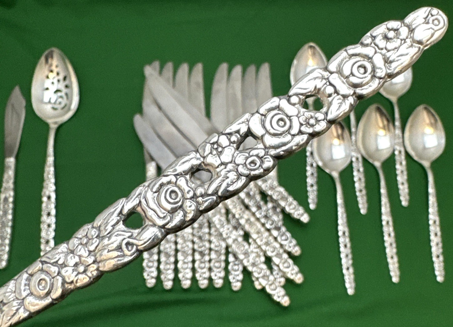 21 Pc SILVER VALENTINE Silverplated KNIVES, SOUP + TABLESPOONS by Community