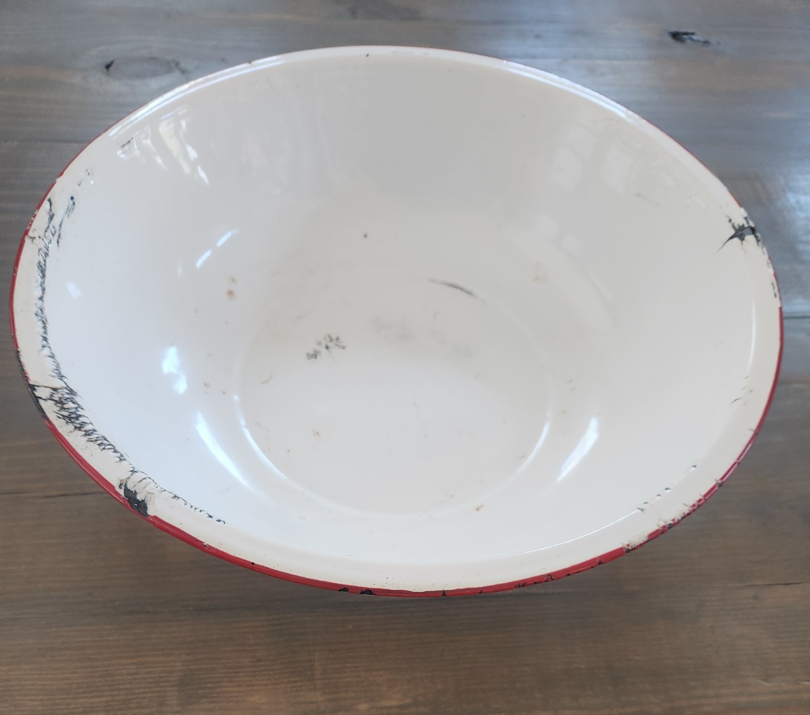 Vintage White Enamelware Basin Bowl Red Trim Wash Pan Chippy Farmhouse 15 3/4″