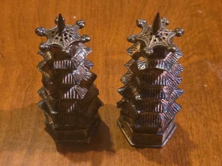 👍 2 x 1900s CHINA CHINESE SILVER PAGODA PEPPER & SALT CONTAINERS ⭐⭐⭐⭐⭐