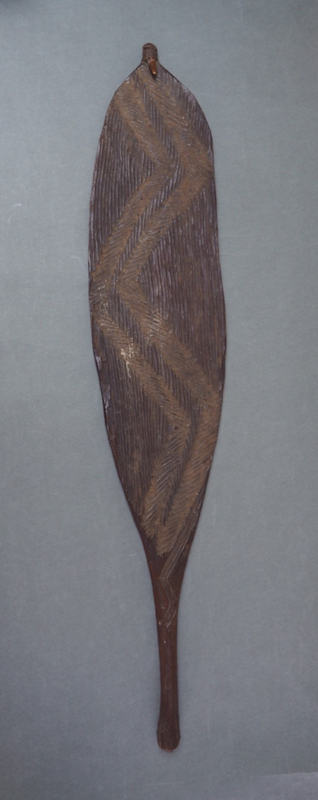 LARGE OLD ANTIQUE AUSTRALIAN ABORIGINAL TRIBAL ART CARVED WOODEN WOOMERA STICK