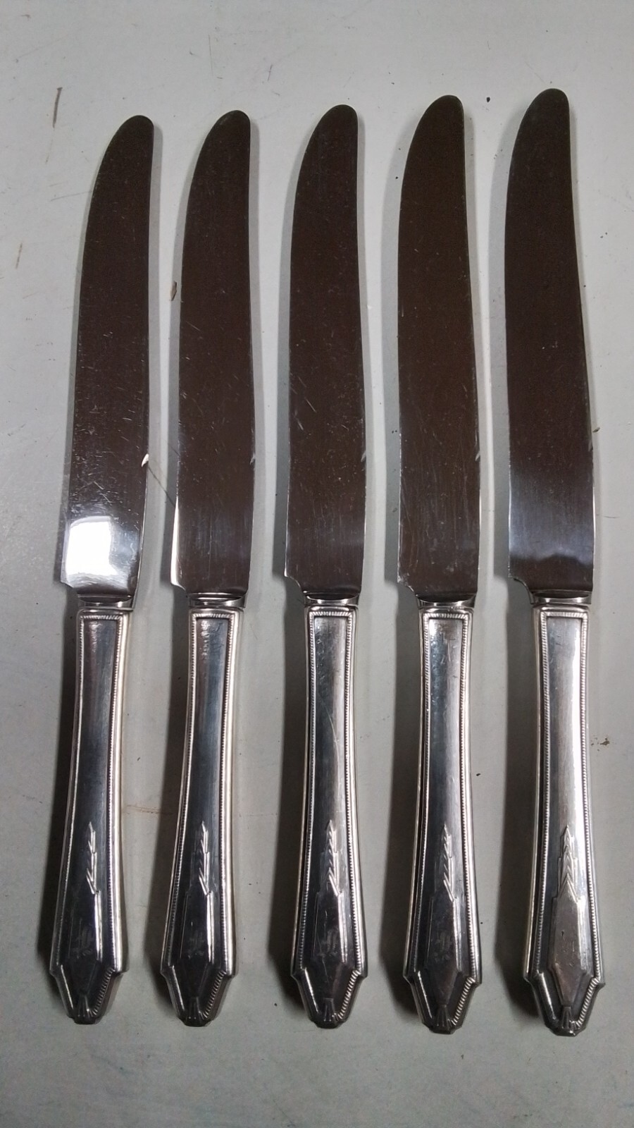 Lot of 5 Rogers Prestige Keswick 9 3/8″ knives vintage collectable replacement