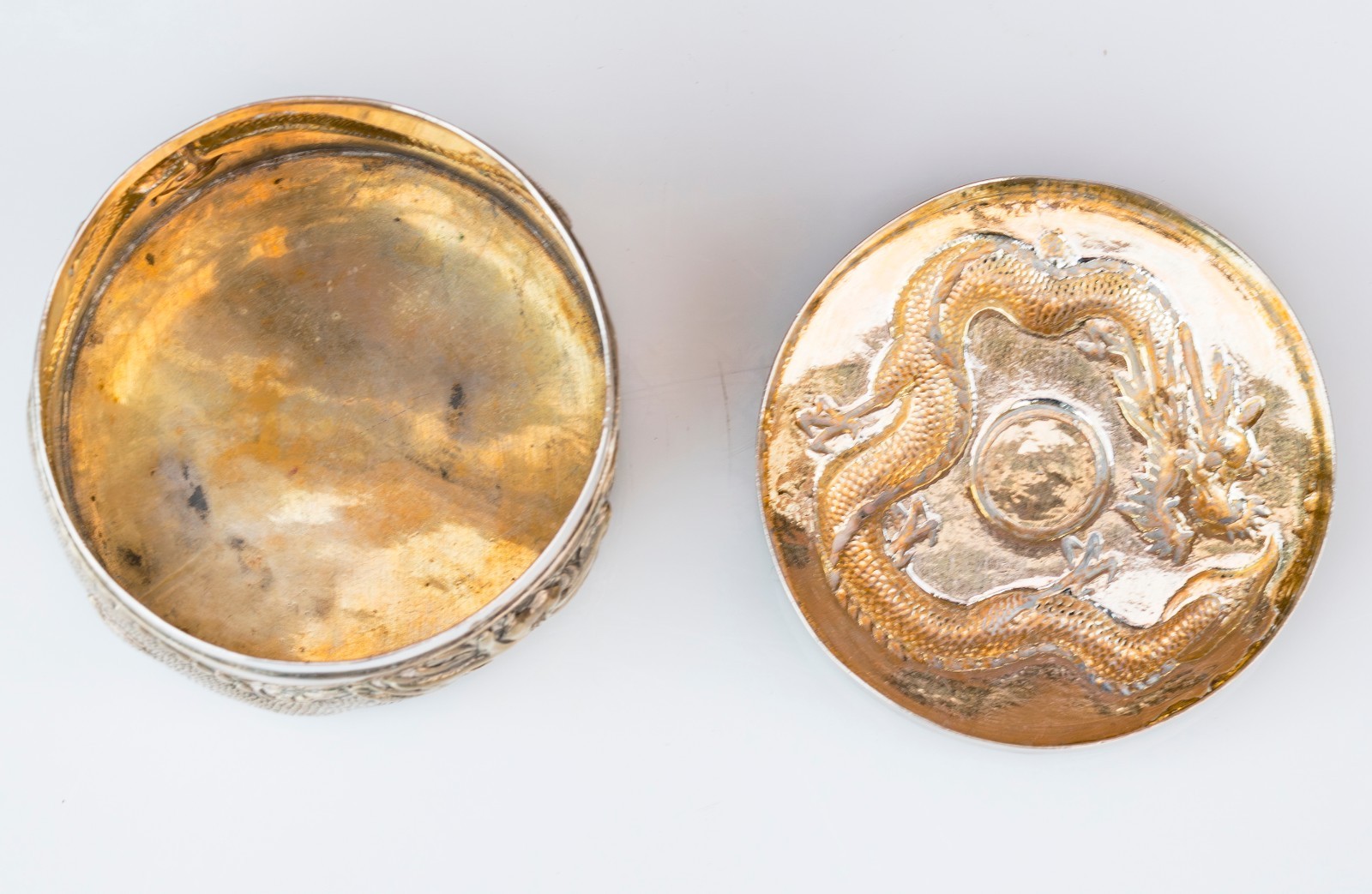 Chinese Dragon Solid Silver Box Cover Canton Qing Marked SF Sing Fat Late 19th C