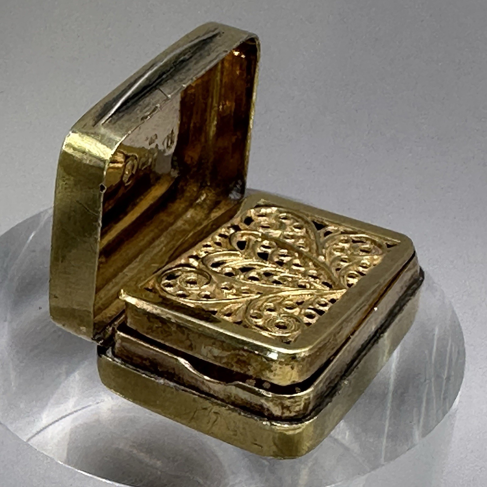 Vinaigrette Box Guilloche Engine Turned Lid Vermeil Sterling Silver MP Mark 1912