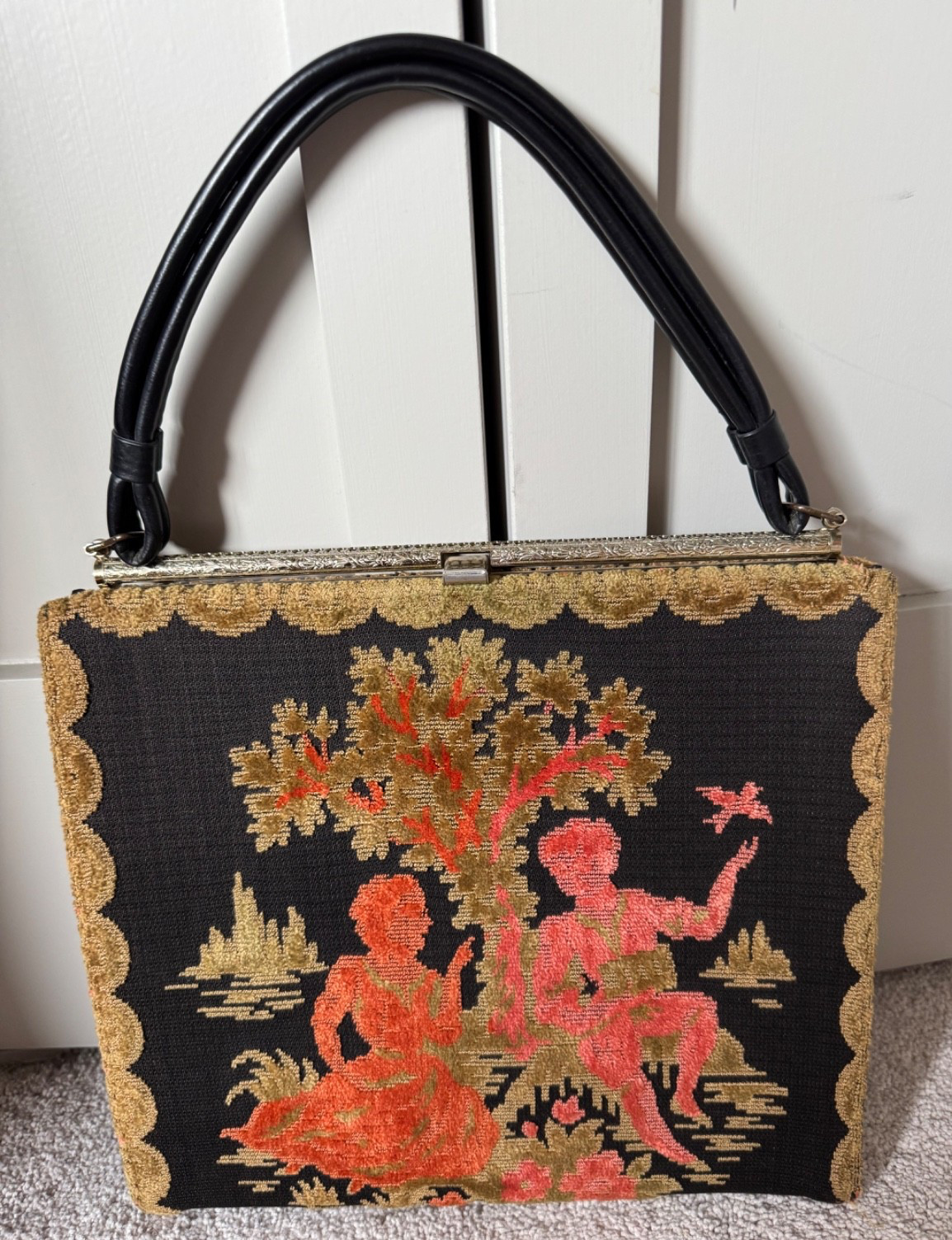 Antique Tapestry Purse – Beautiful Design