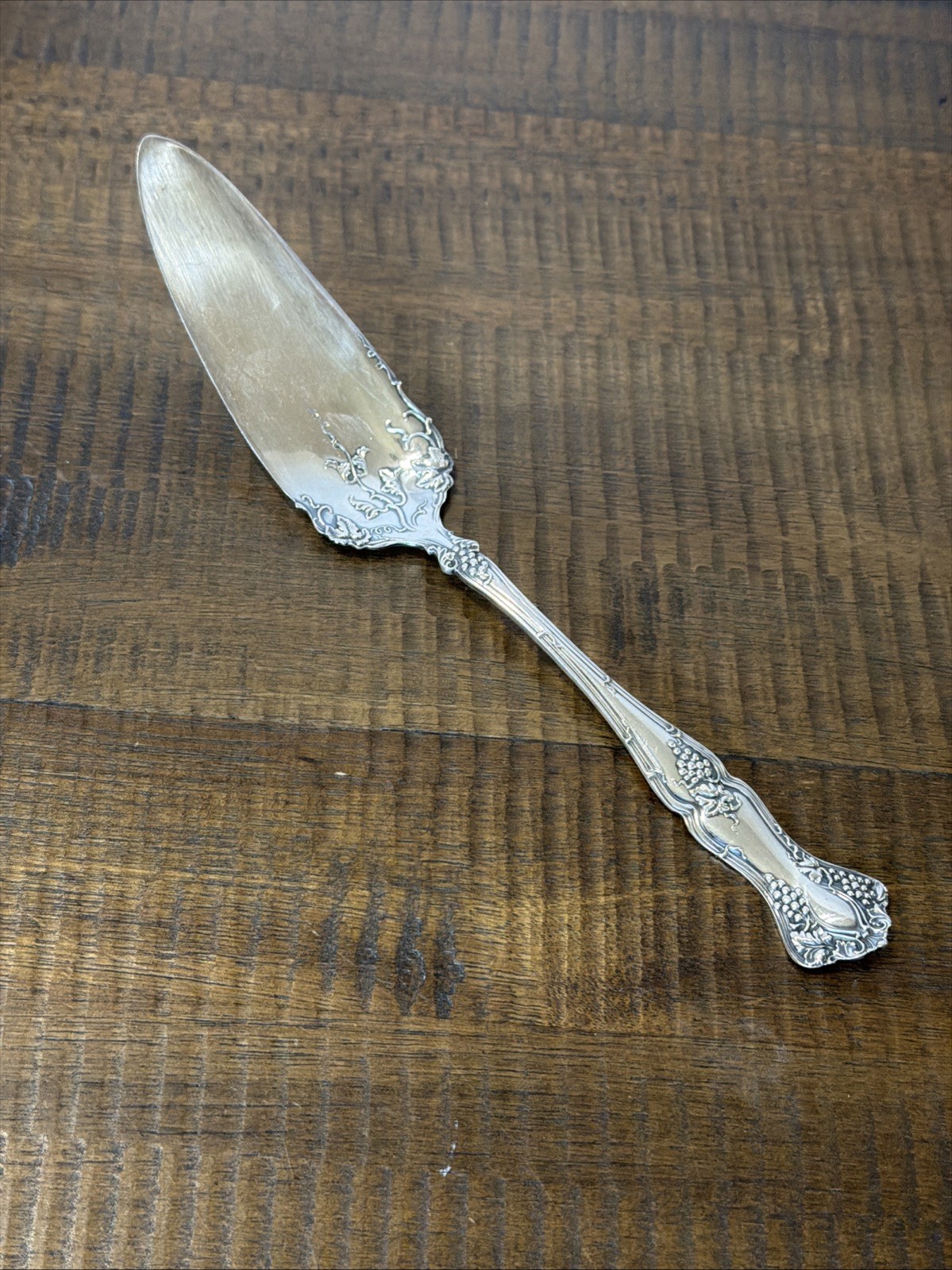1847 Rogers Bros VINTAGE GRAPE Silverplate 8 1/2″ Jelly or Pastry Server