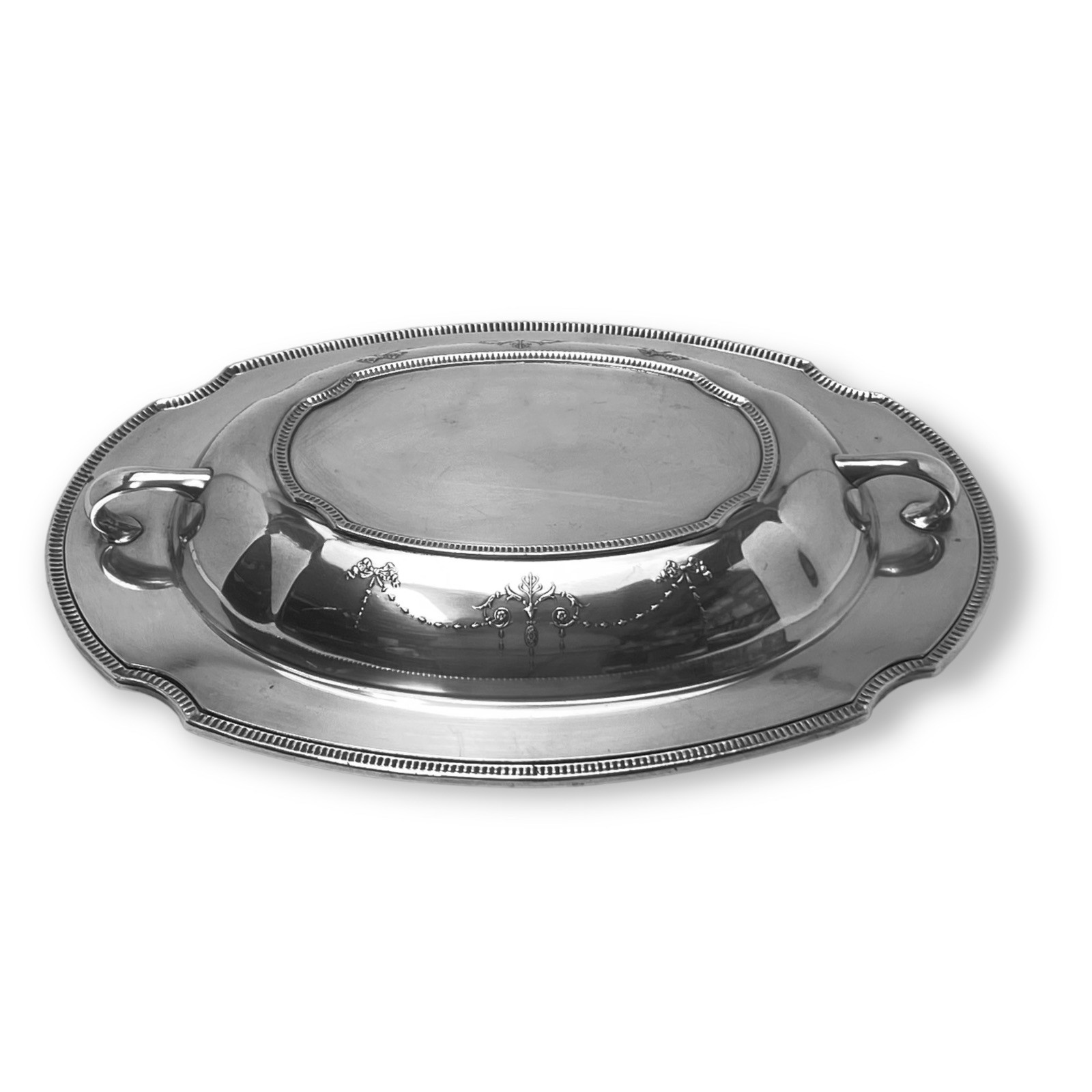 Grosvenor Pattern by Community Silverplate • Covered Vegetable Dish