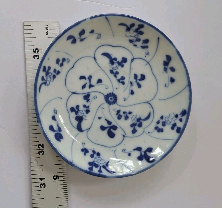 Chinese Small Antique Blue and White Porcelain Dish Qing Dynasty Pre-1800