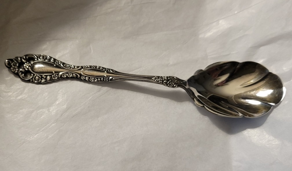 1881 Rogers Oneida Ltd Victorian Classic Silverplate Sugar Shell Berry Spoon VT