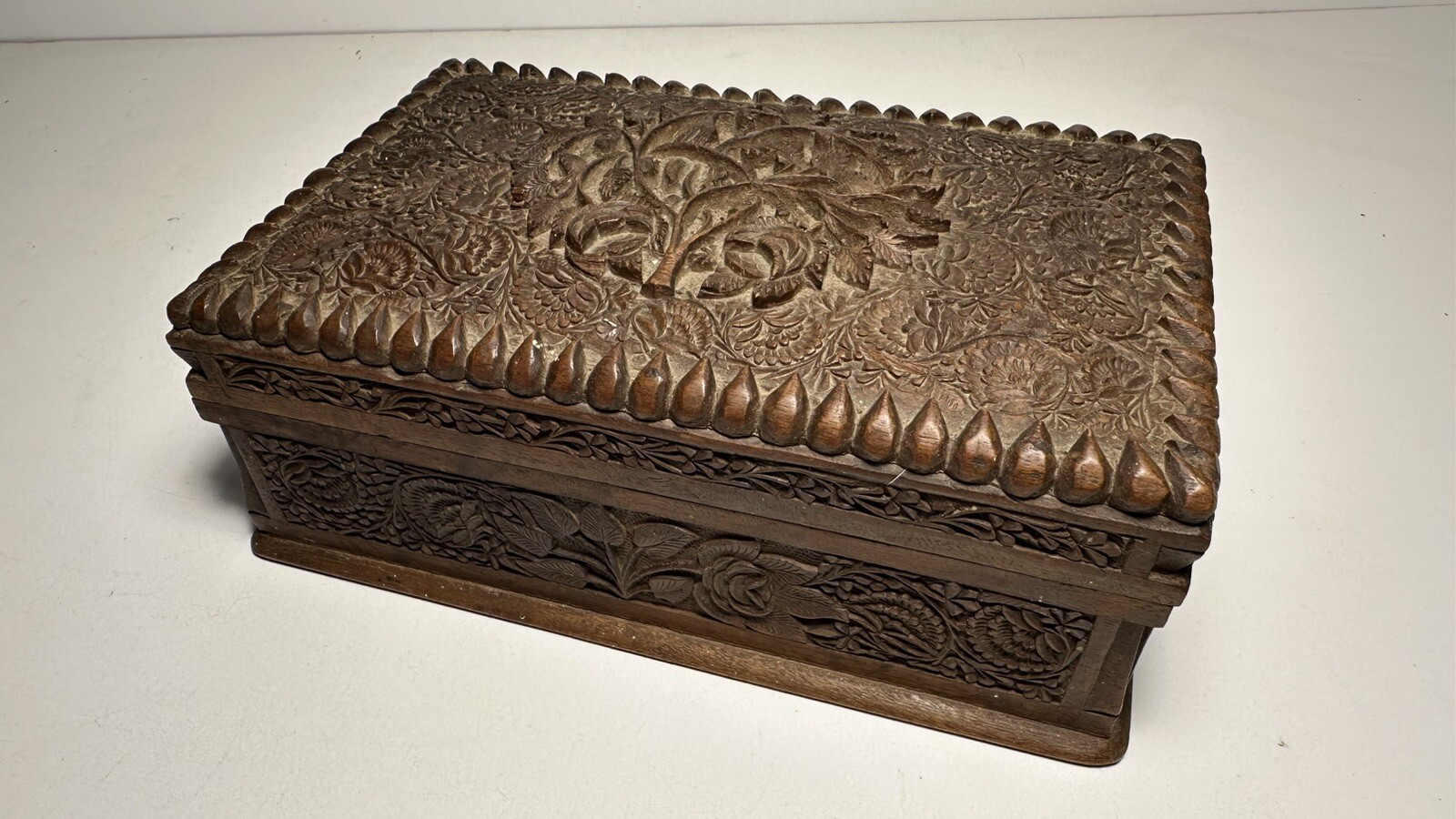 Antique Hand Carved Indian Wooden Trinket Box 21cm x 12.5cm x 7cm