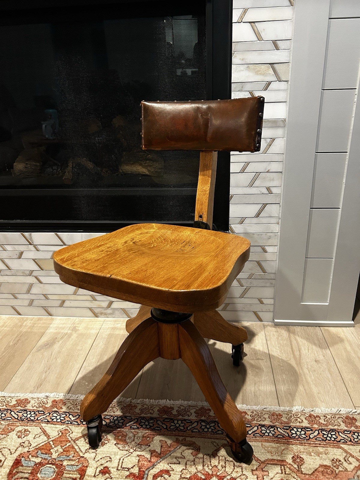 Beautiful Antique Wooden Leather Swivel Bankers Office Library Desk Chair