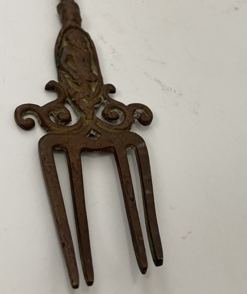 ANT VTG Brass Toasting Fork Decorative Chester Imp 4 Prong 20″ Long