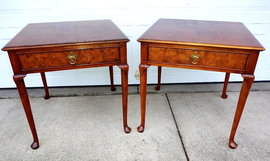 SUPERB PAIR OF VINTAGE BAKER QUEEN ANNE BURL & WALNUT END TABLES W/ DRAWER, MINT