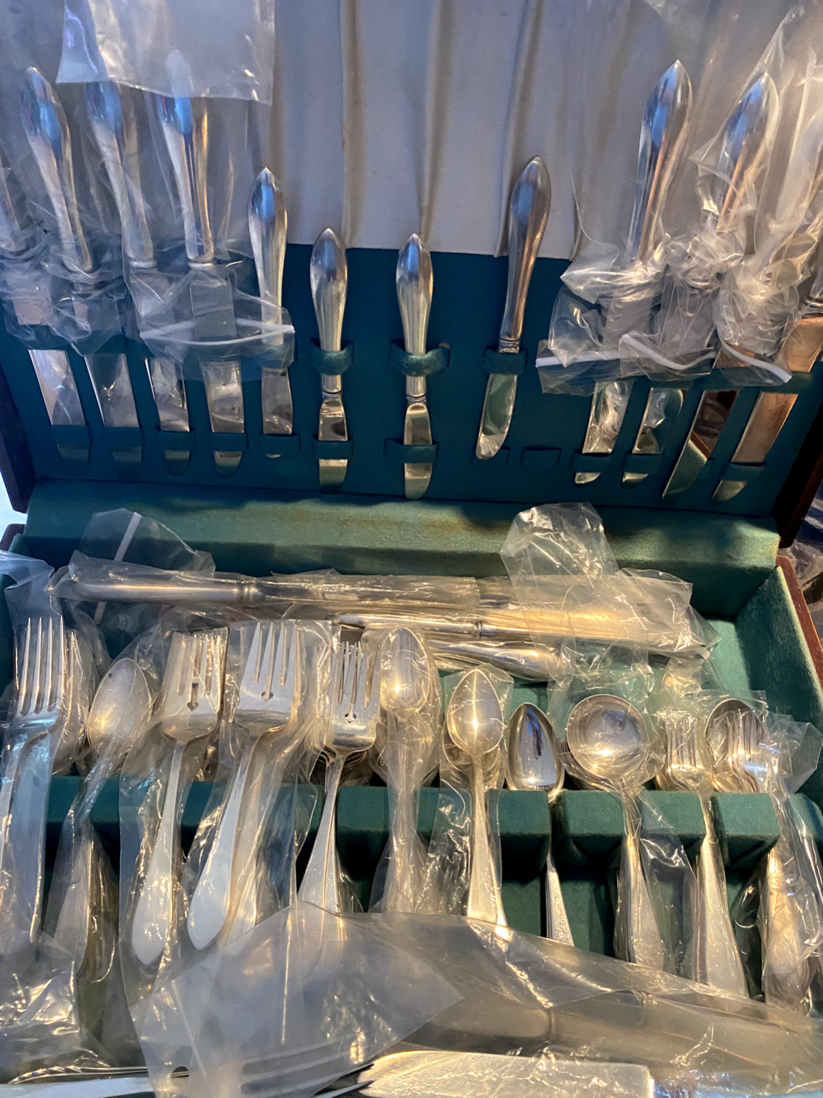 REED BARTON STERLING SILVER POINTED ANTIQUE BIDDING ON 2 ICE TEASPOONS 18 AV.