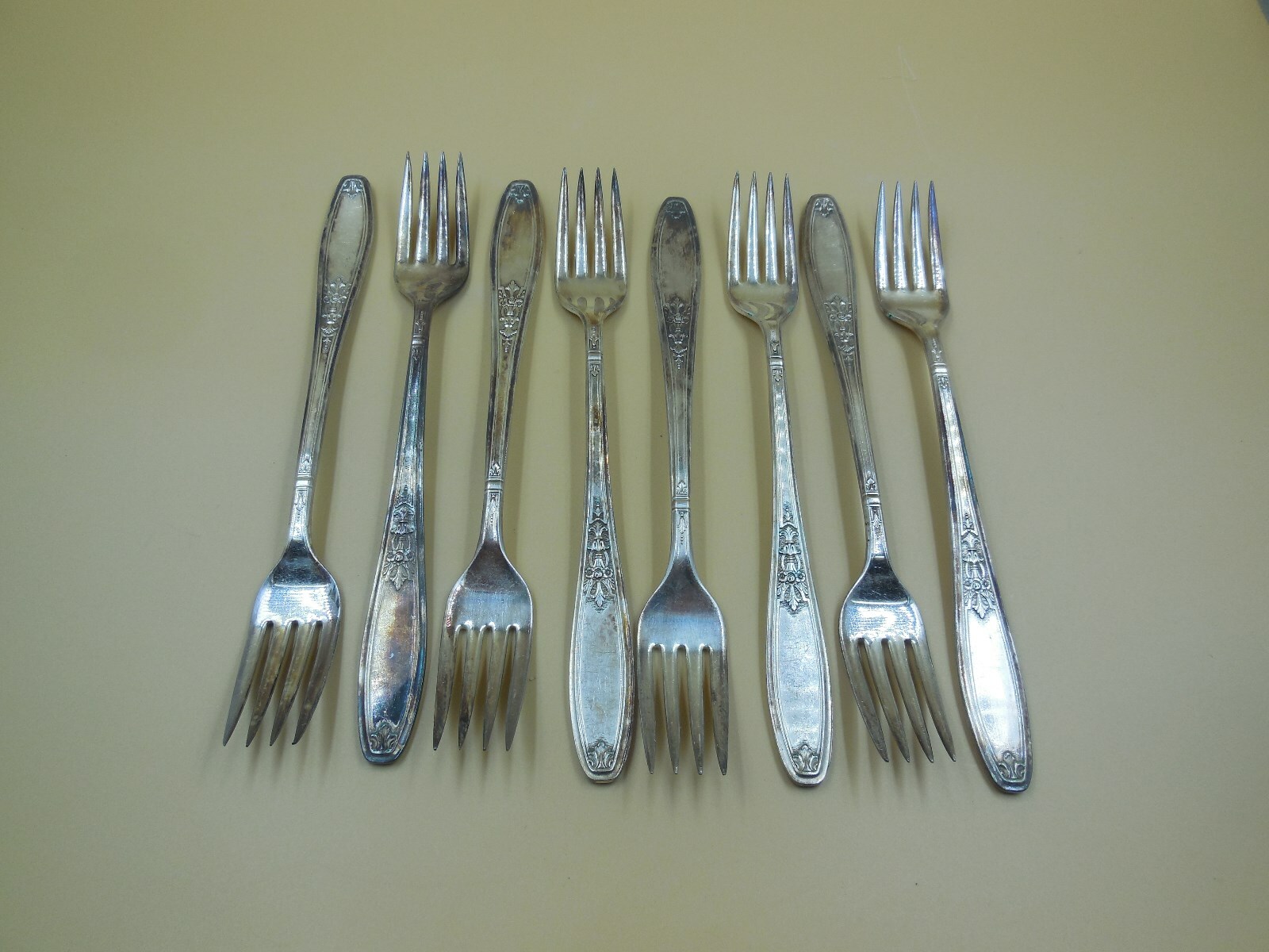 NICE 8 PIECE LOT OF 1847 ROGERS AMBASSADOR SILVER PLATE 8 GRILLE VIANDE FORKS