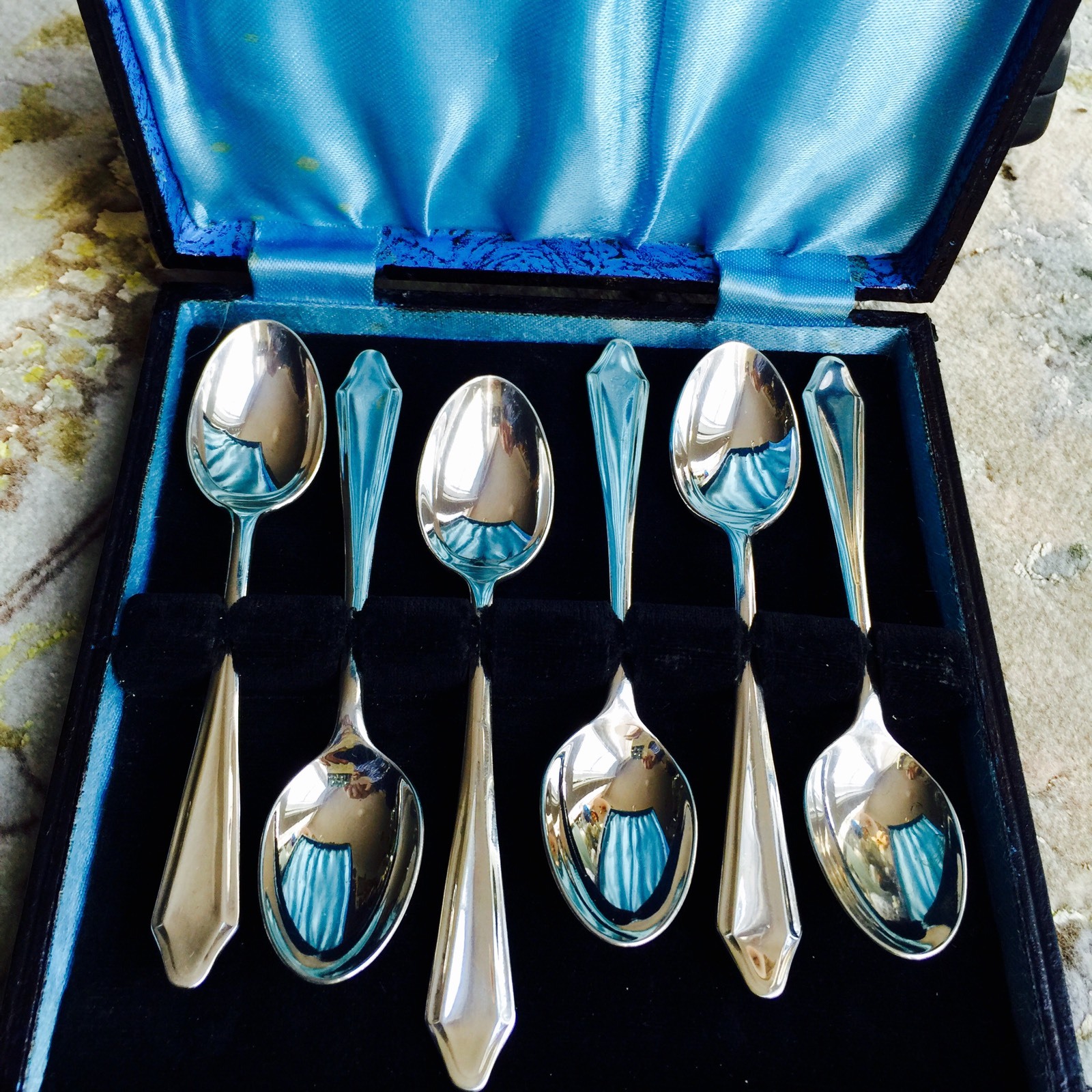 Set of 6 Antique English Silver Plated Teaspoons In Silk Lined Box (4.5”/11.5cm)