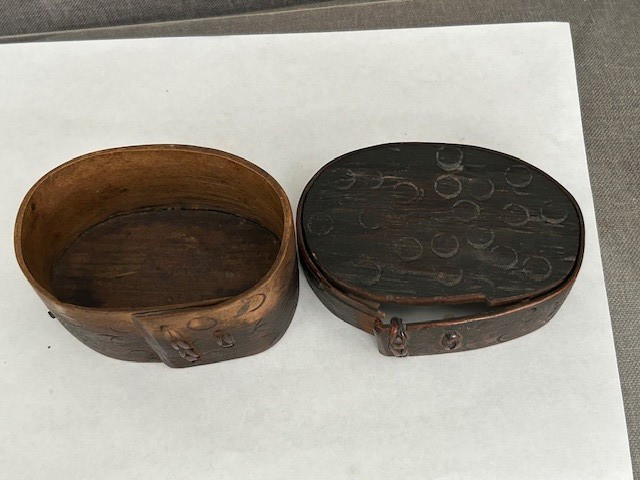 ANTIQUE PRE 1799 HANDMADE WOODEN TRINKET BOX WITH LID