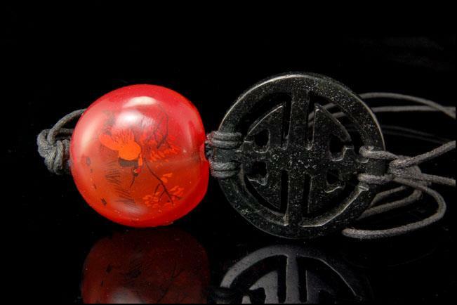 VINTAGE CHINESE SYMBOL STONE REVERSE RED GLASS HORON NECKLACE A75544