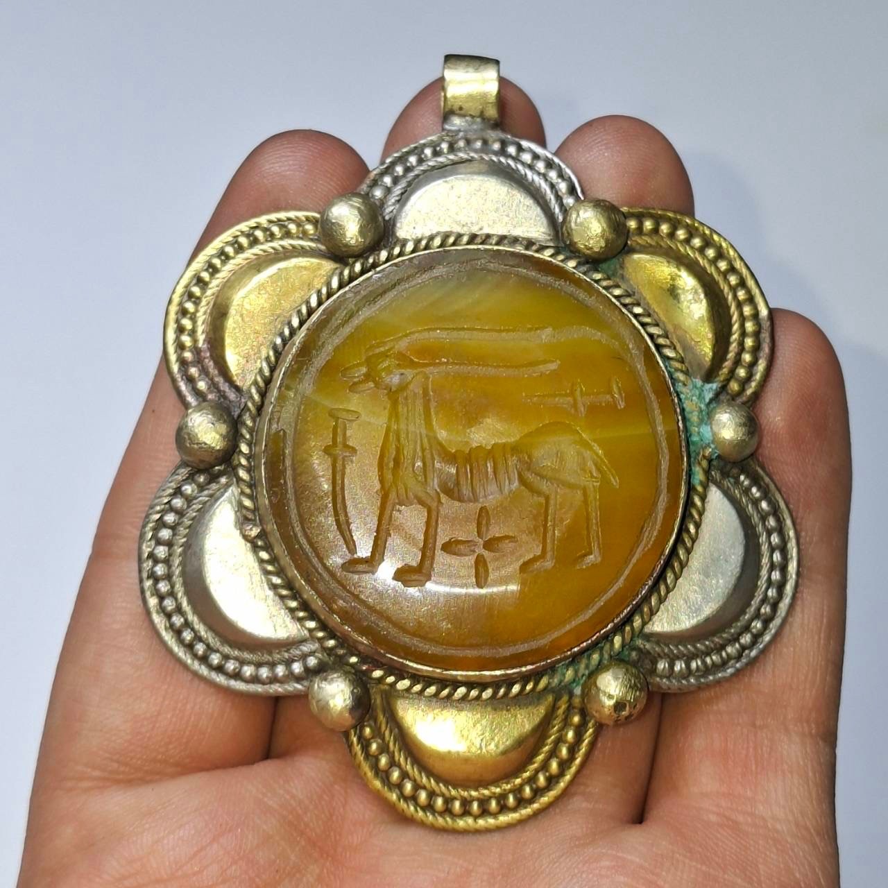 wonderful Ancient Near Eastern Intaglio Agate Stone Brass Pendant