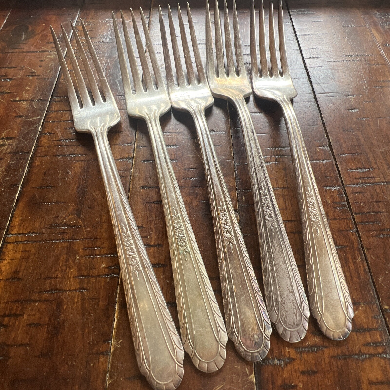 Holmes & Tuttle MFG. Co. Silverware Wentworth Silverplate Forks Knives 9 Pc