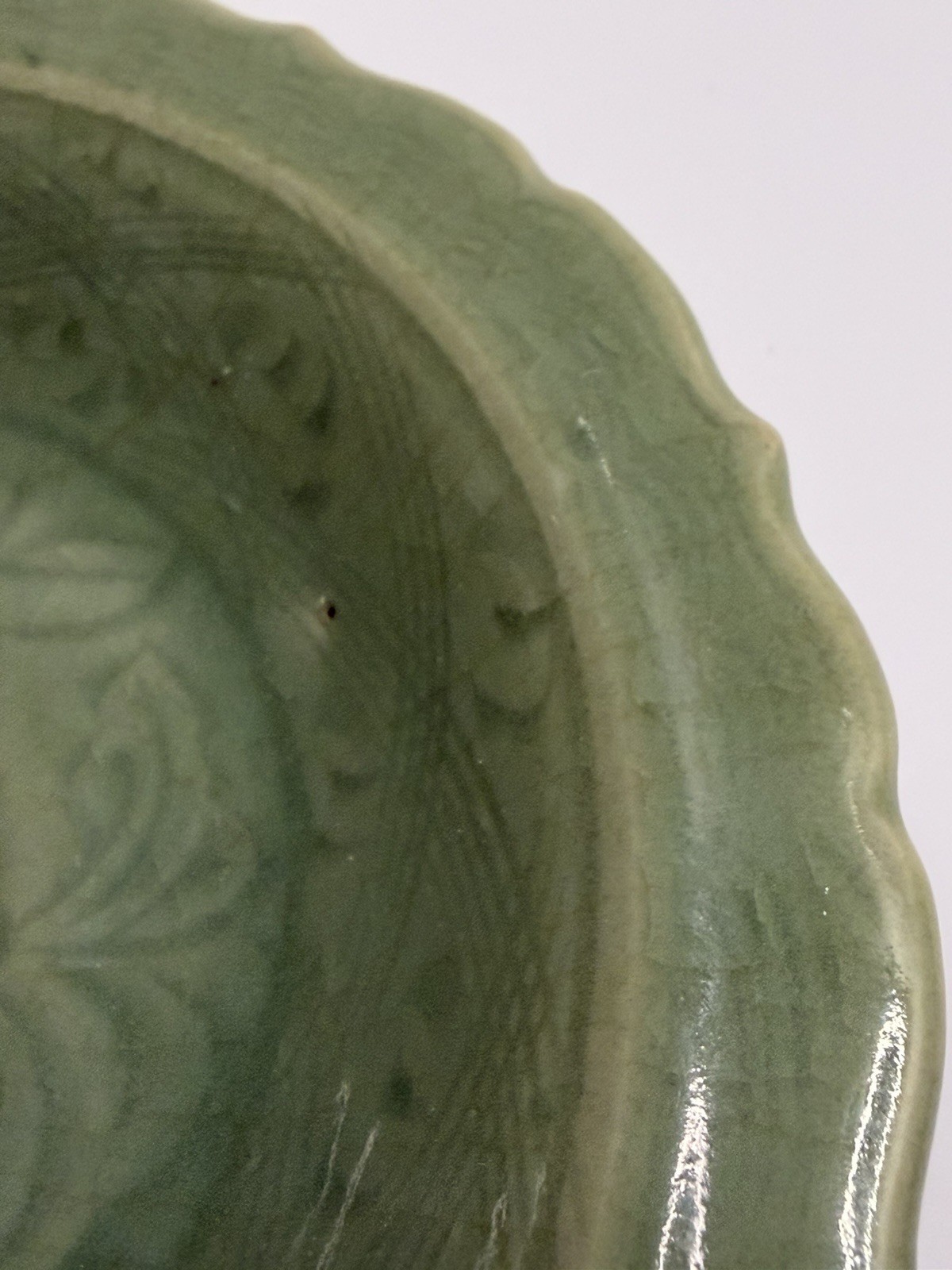 Antique 14thC Thai Sawankhalok Celadon Bowl Carved Lotus Flower Fluted Rim 7.5″