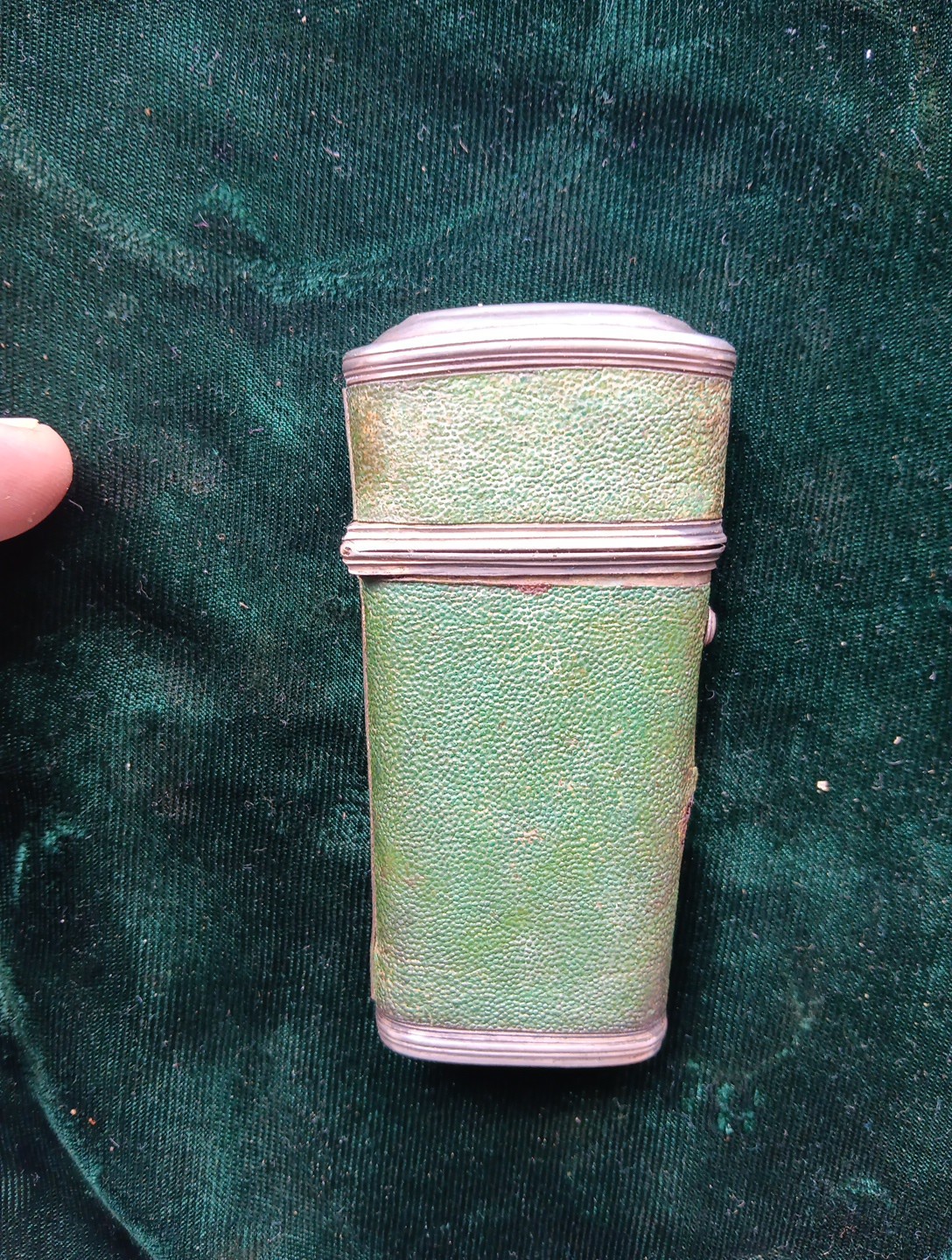 18TH CENTURY GEORGIAN TRAVELLING SILVER & SHAGREEN ETUI – SCISSORS, PEN, ETC.