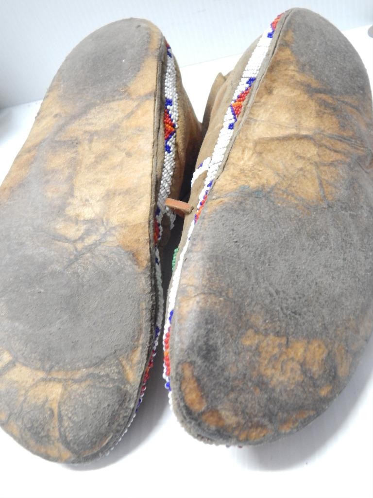 ANTIQUE c.1900-20s MONTANA CROW INDIAN FLORAL BEADED MOCCASINS – xlnt condition