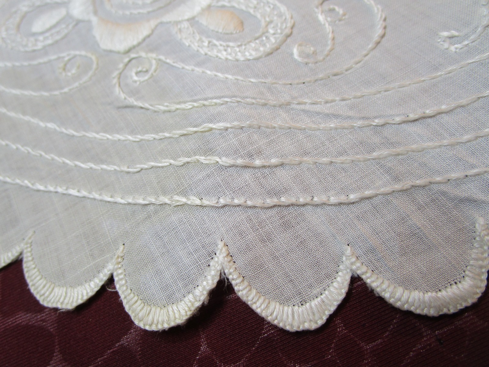 Antique Arts & Crafts Style Round Linen Centerpiece Whitework Embroidery