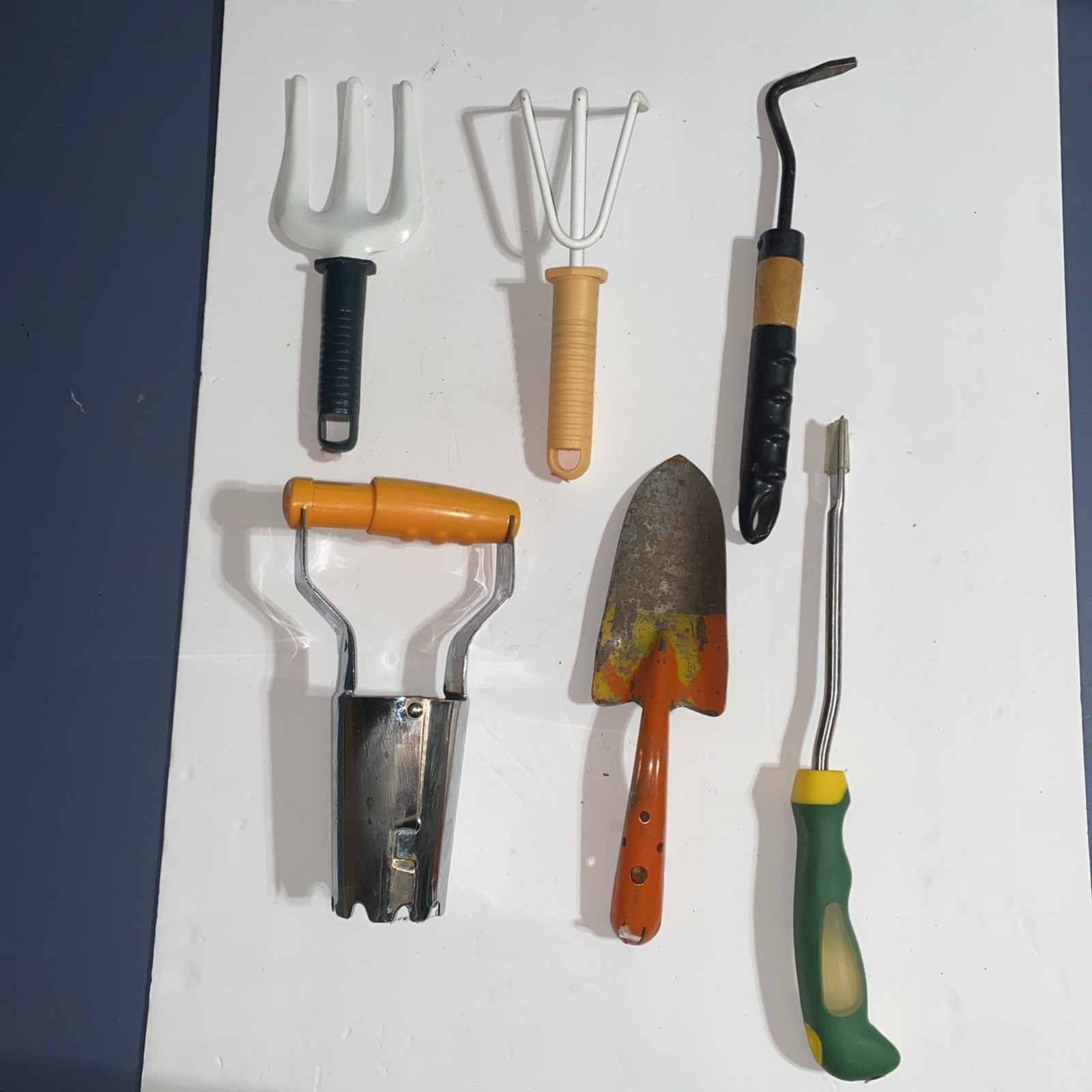 Garden Hand Tools: (6) Shovel Claw Fork Weeder Bulb Planter Work/ Display.