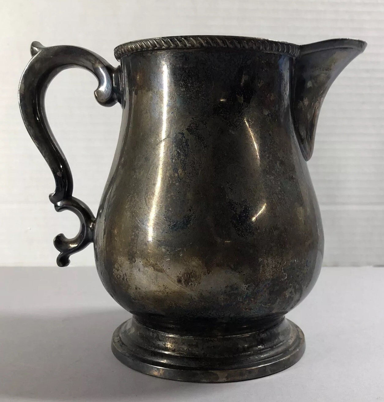 VINTAGE POOLE SILVER CO EPNS 1305 GEORGIAN PATTERN SILVER PLATE WATER PITCHER.