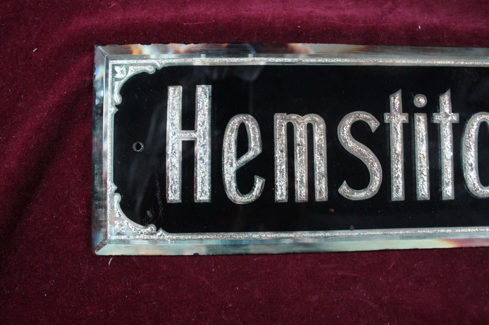 * ANTIQUE ORIGINAL HEM STITCHING REVERSE PAINT AND FOIL SEWING SIGN EARLY 1900 *