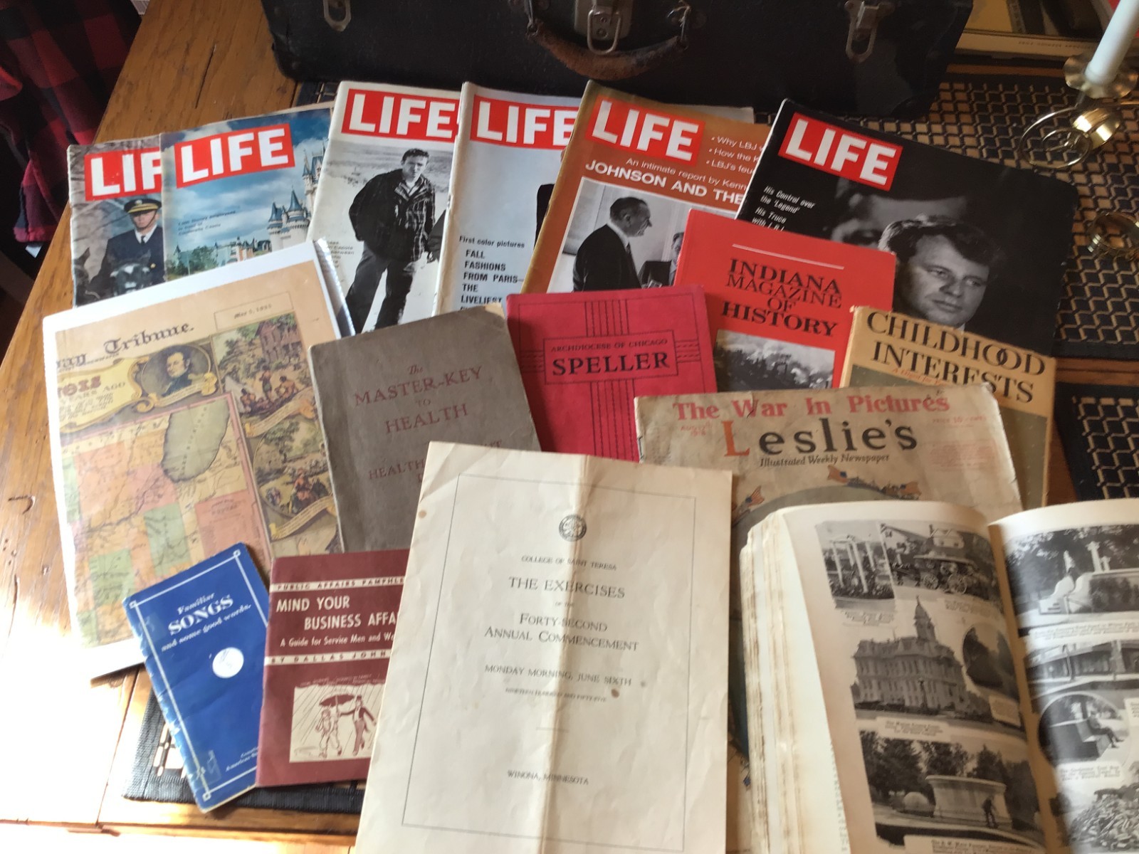 HUGE VINTAGE PAPER / EPHEMERA LOT – MAGAZINES, DOCUMENTS, STAMPS, PHOTOS & MORE