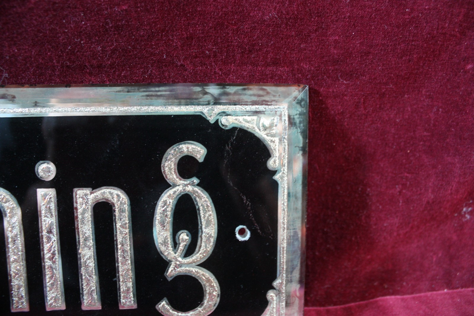* ANTIQUE ORIGINAL HEM STITCHING REVERSE PAINT AND FOIL SEWING SIGN EARLY 1900 *