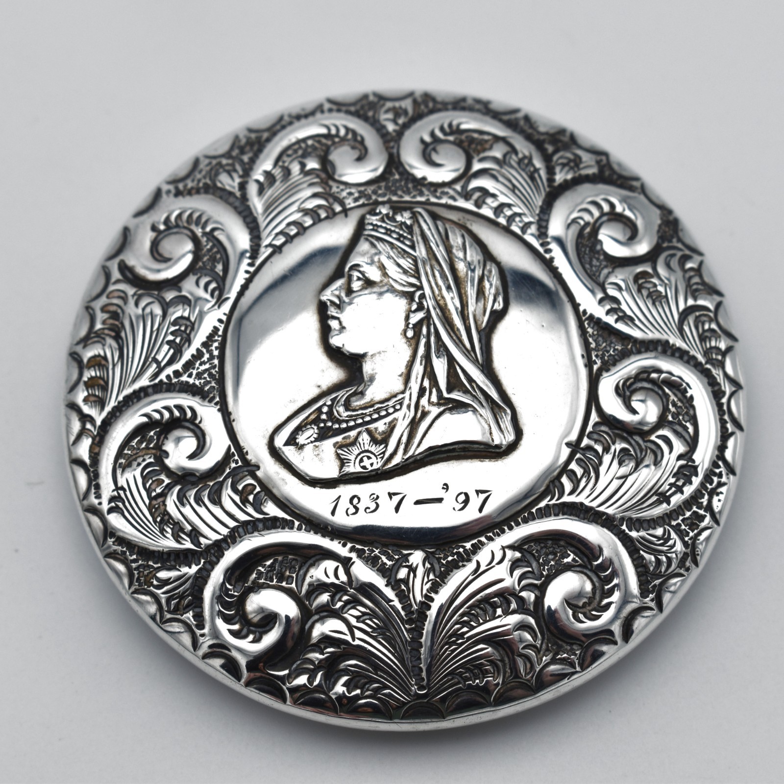 Antique Victorian Solid Silver Powder Pot Snuff Box Golden Jubilee Repousse 1896