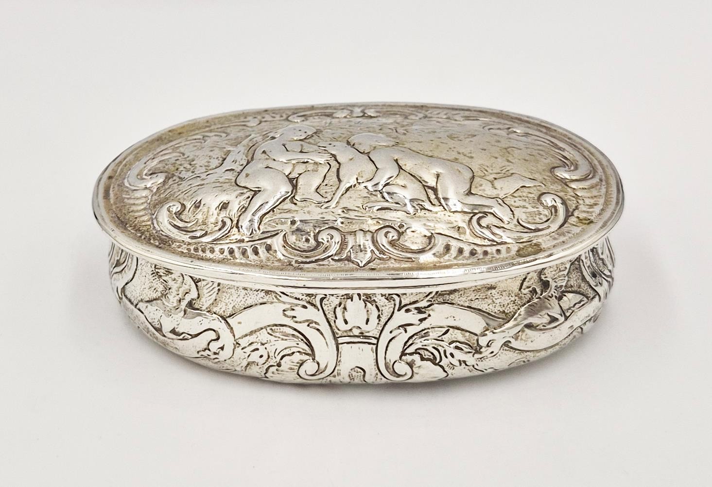 18TH CENTURY FRENCH SOLID SILVER REPOUSSE OVAL SNUFF BOX c1780