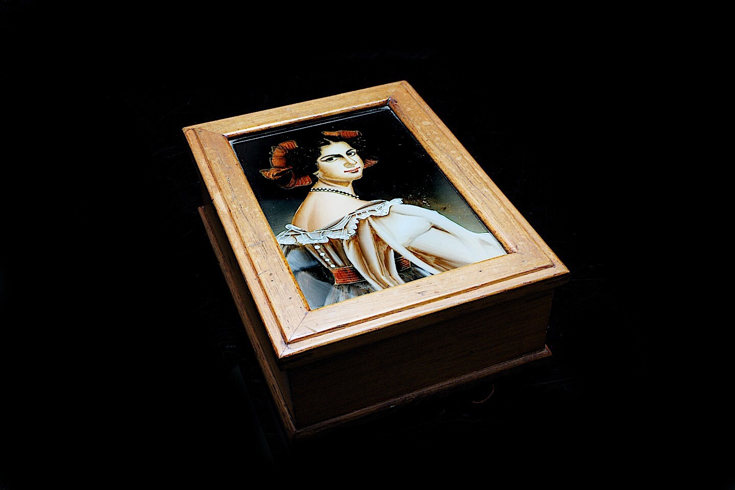 ANTIQUE REVERSE HAND PAINTED AUGUSTE STROBL PORTRAIT EGLOMISE WOODEN BOX