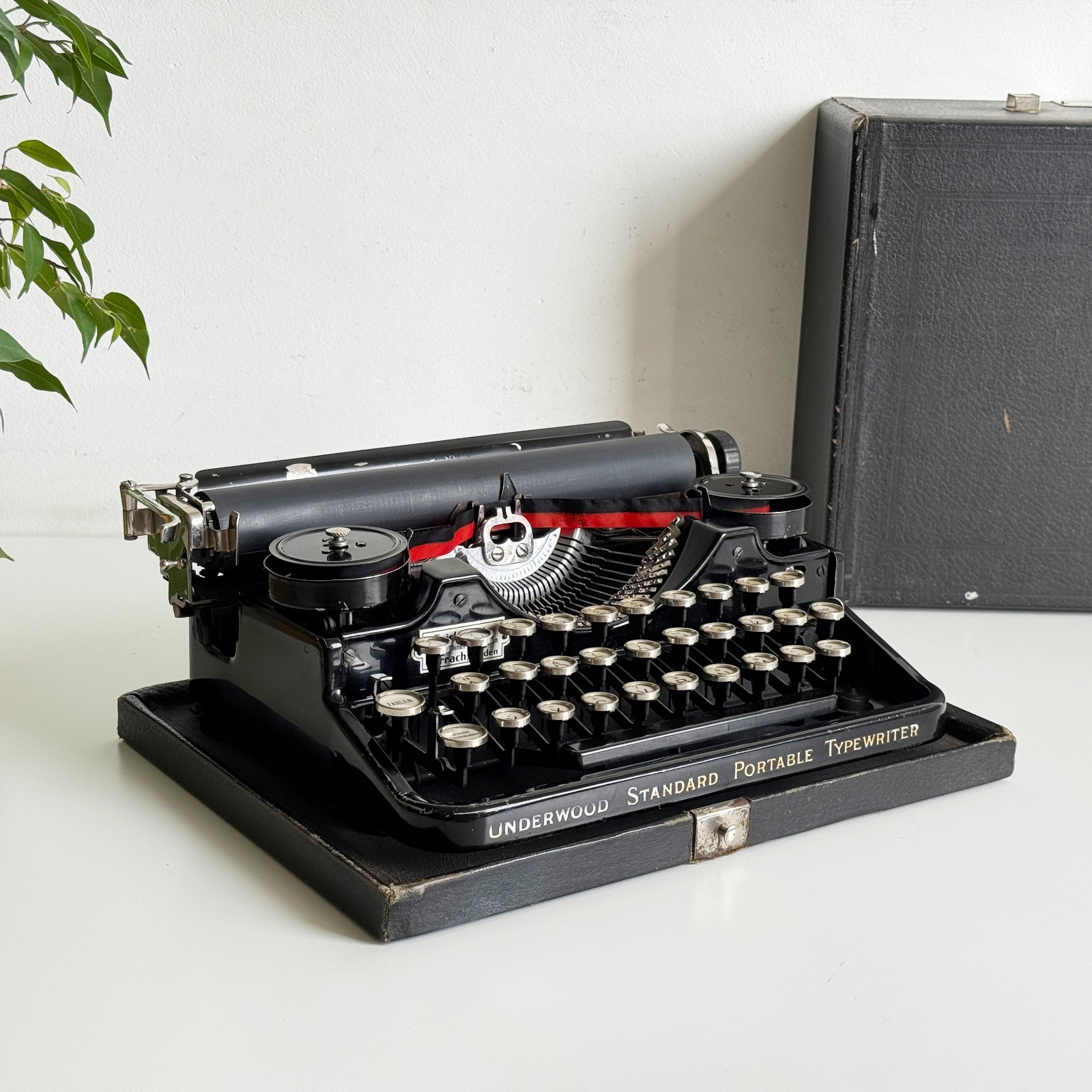 Underwood Standard Portable – Typewriter from 1920 | Working | Serviced