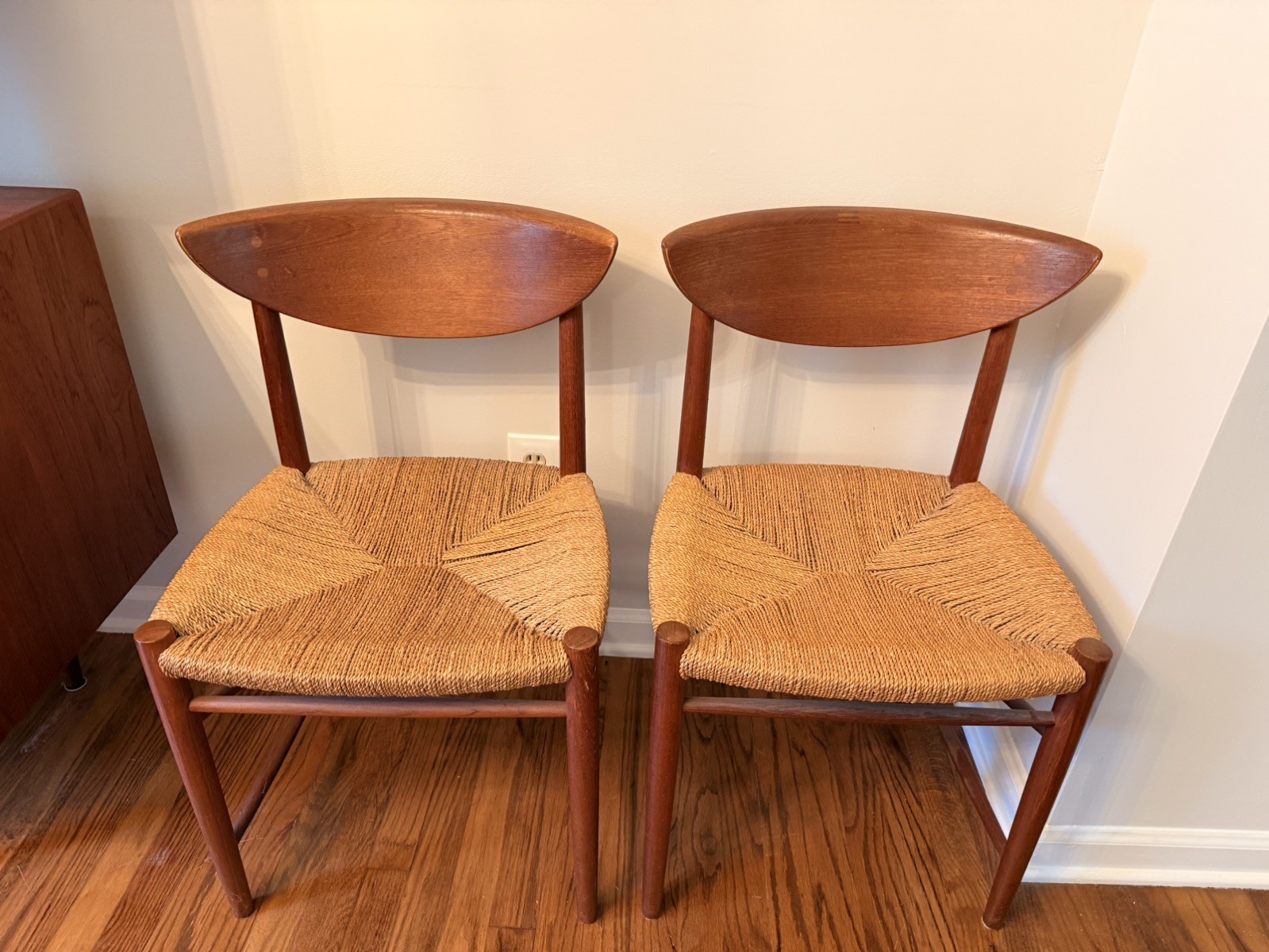 Rare PAIR of MCM Søborg Mobelfabrik 316 Chair Design Peter Hvidt Vtg Denmark