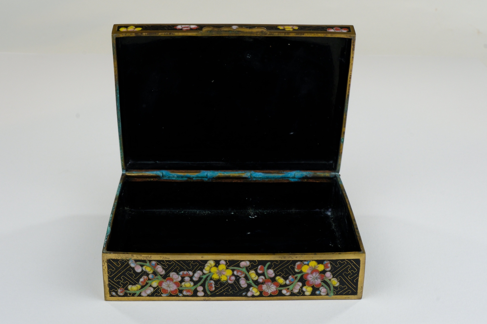 Antique Chinese c1910’s Cloisonné Hinged Box w/ Floral Motif on Black 5″