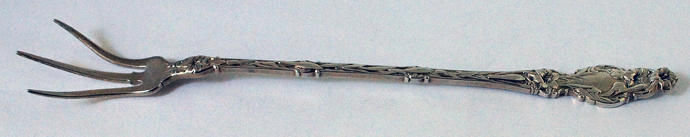 EASTER GIFT 8 ¾” Sterling Silver Lettuce Fork Whiting Lily pattern 1902y 47g