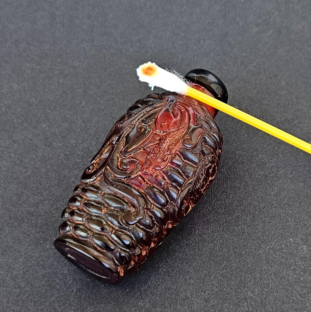 Antique Chinese Catalin Bakelite Cherry Amber Translucent Faturan Snuff Bottle