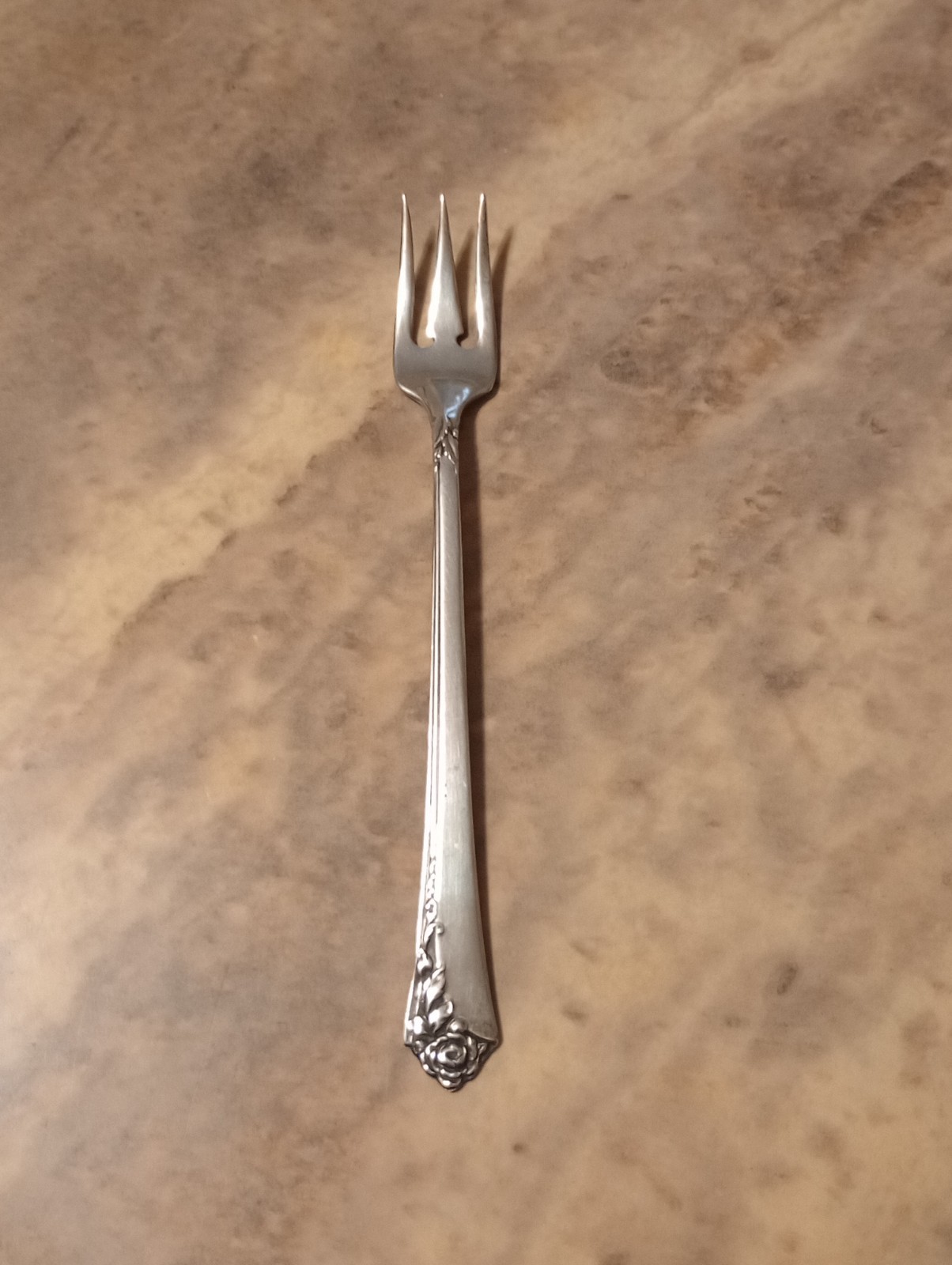 Oneida Heirloom Sterling Silver Damask Rose Olive Pickle Fork Please See Details
