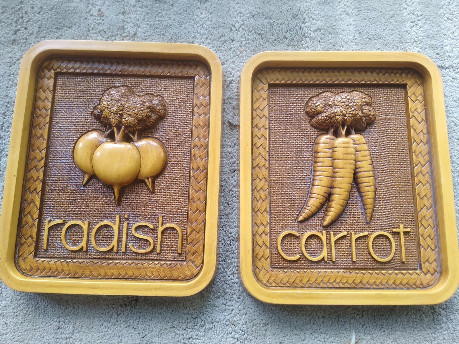 SYROCO 1979 RADISH/CARROT PLAQUES~DART INDUSTRIES