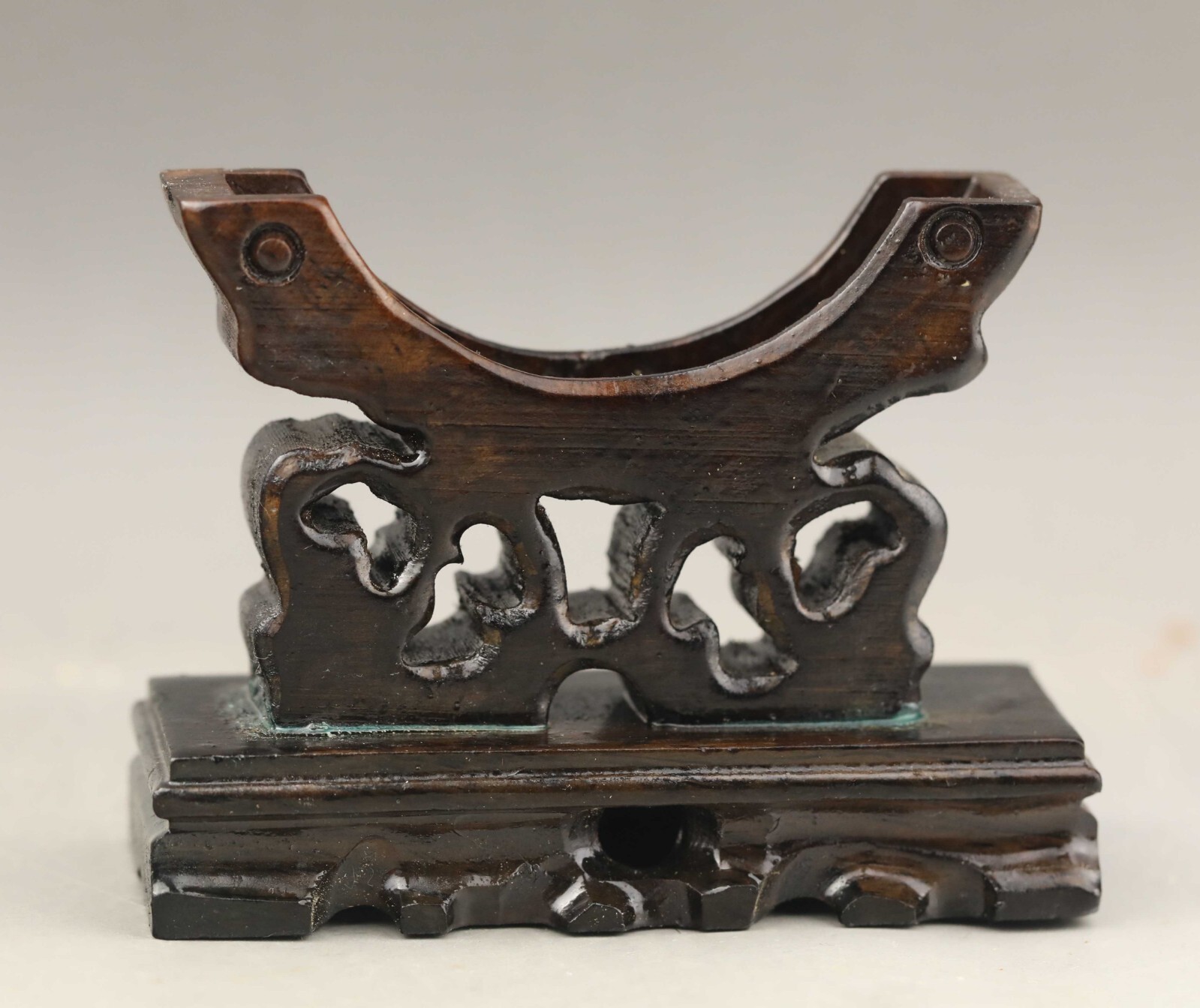 China Natural wood stand bracelet statue holder