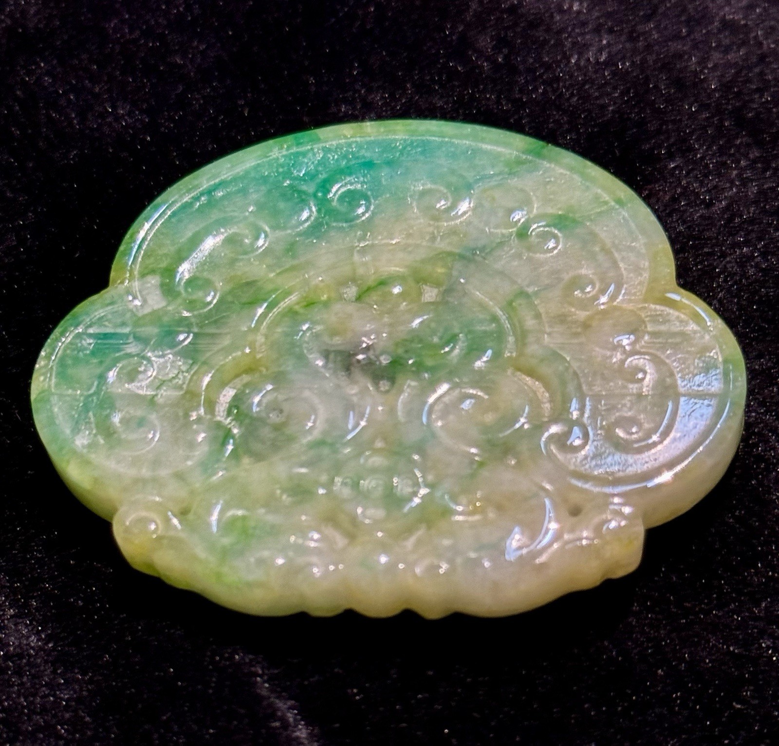 SUBLIME NATURAL BURMESE JADEITE JADE A EMERALD GREEN CARVED RUYI LOCK PENDANT
