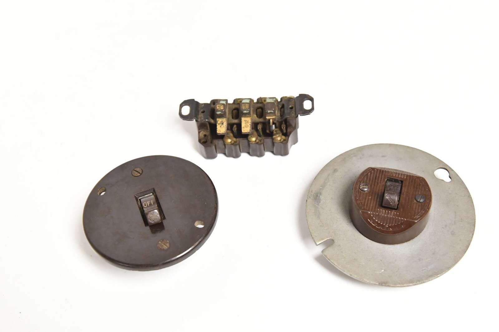3 VINTAGE ON / OFF LIGHT SWITCHES ARCHITECTURAL SALVAGE