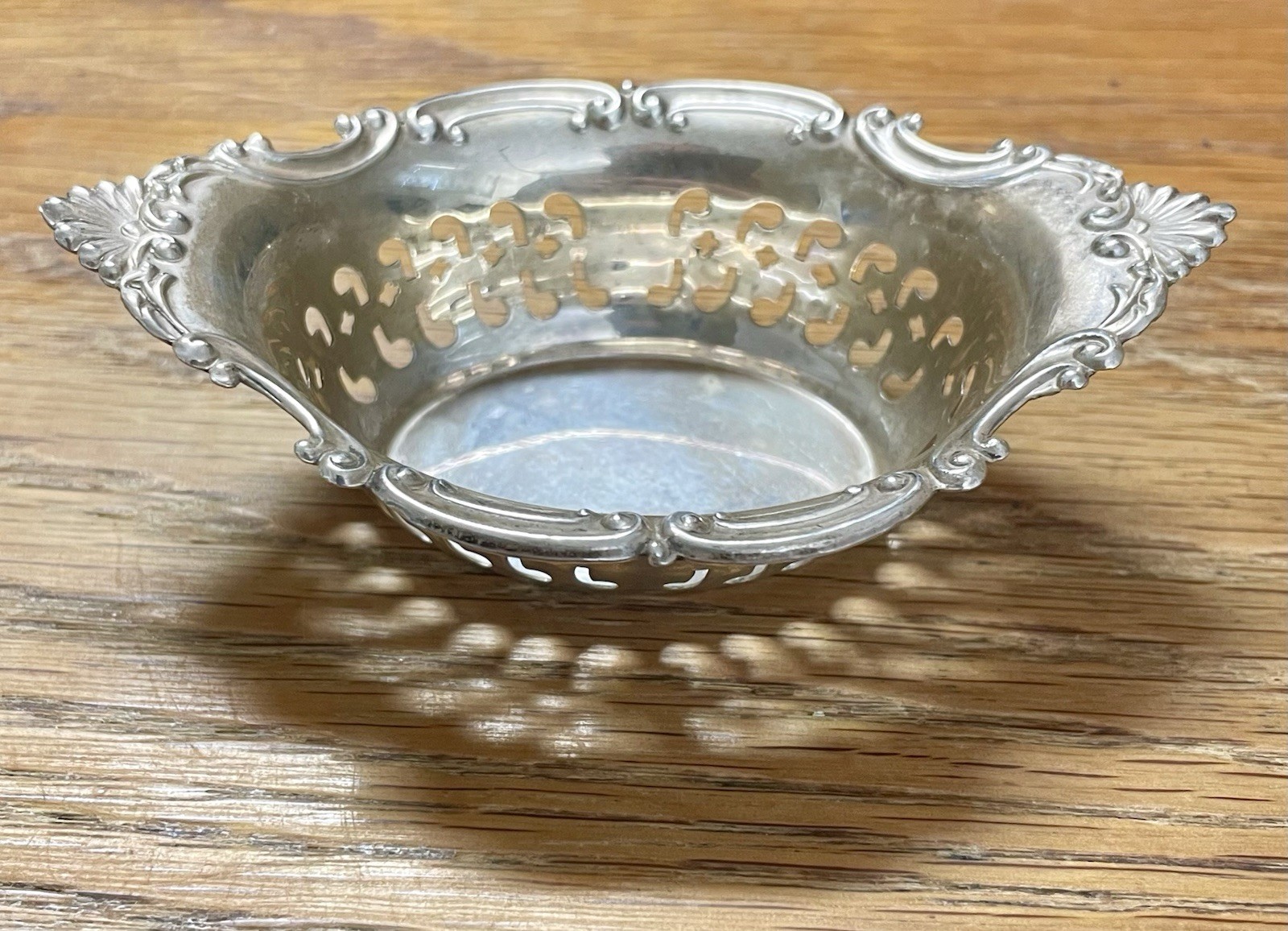 VINTAGE GORHAM 4780 STERLING SILVER “CROMWELL” NUT DISH 4”x2 1/2”x1” 22 grams