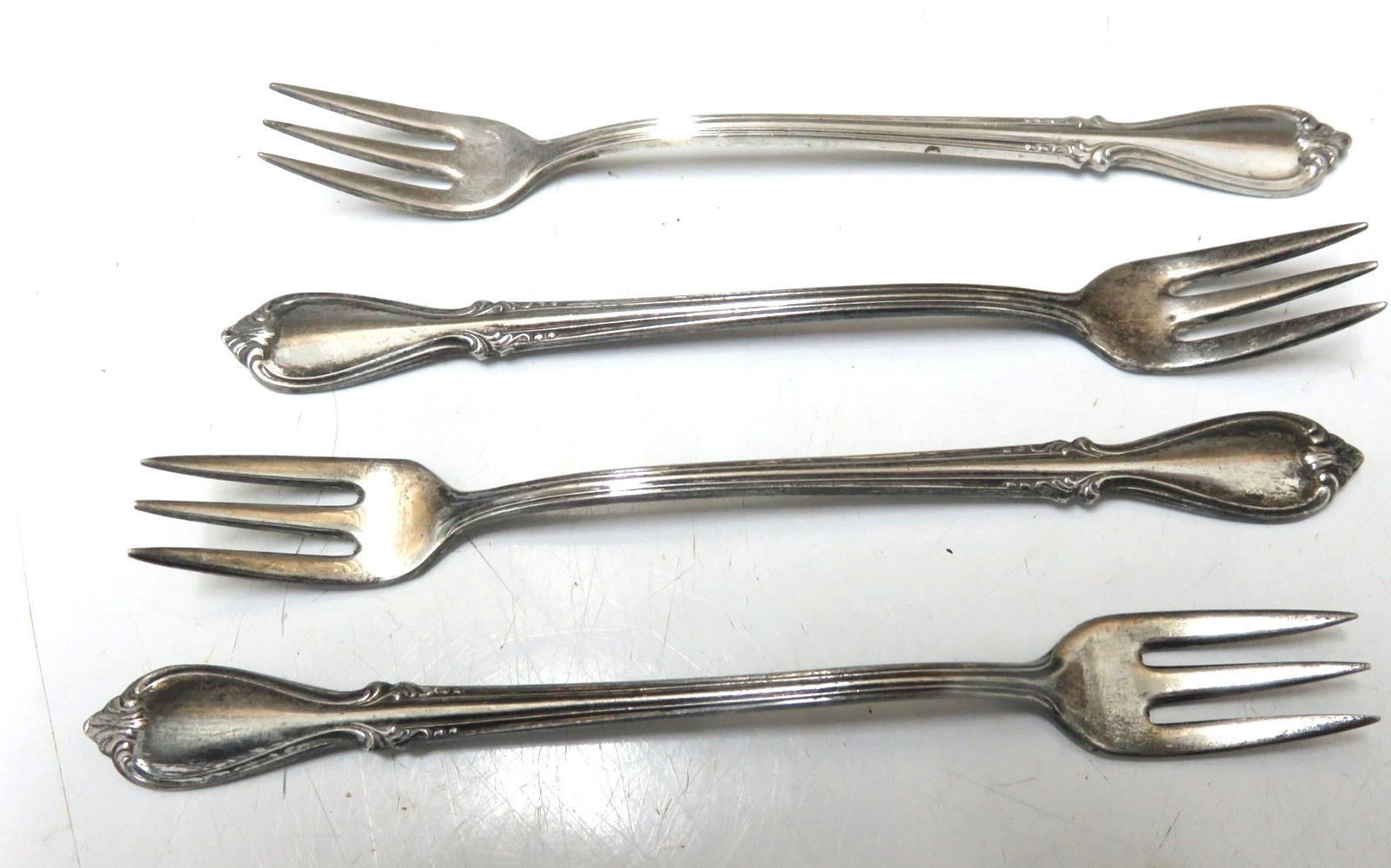 4 Vintage Society Deluxe Southern Splendor Silverplate 5 1/2″ Olive/Pickle Forks
