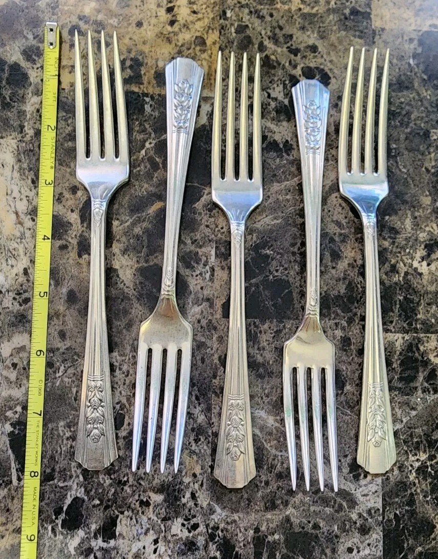 😊LOT OF 5 WM A ROGERS ART DECO c1938 ROSALIE🥀 SILVERPLATED DINNER FORKS 🍴